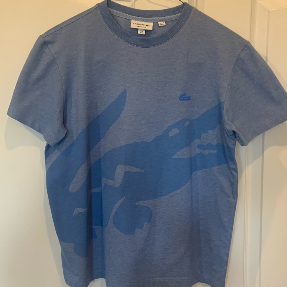 Men’s Lacoste T-shirt in size 5 or large